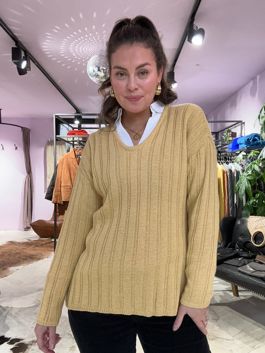 Vintage soft yellow sweater with deep neck size M